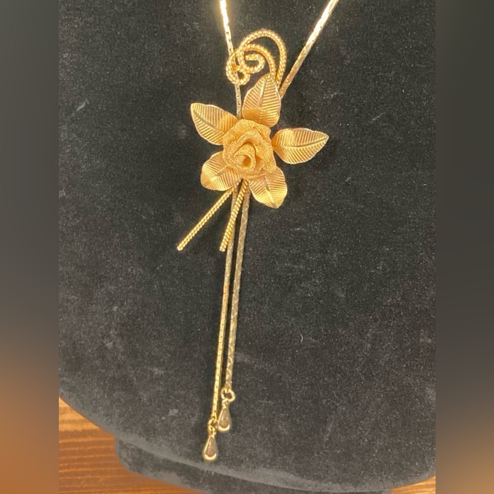 Vintage Lariat Bolo Necklace Flower Rose Slider Gold Tone